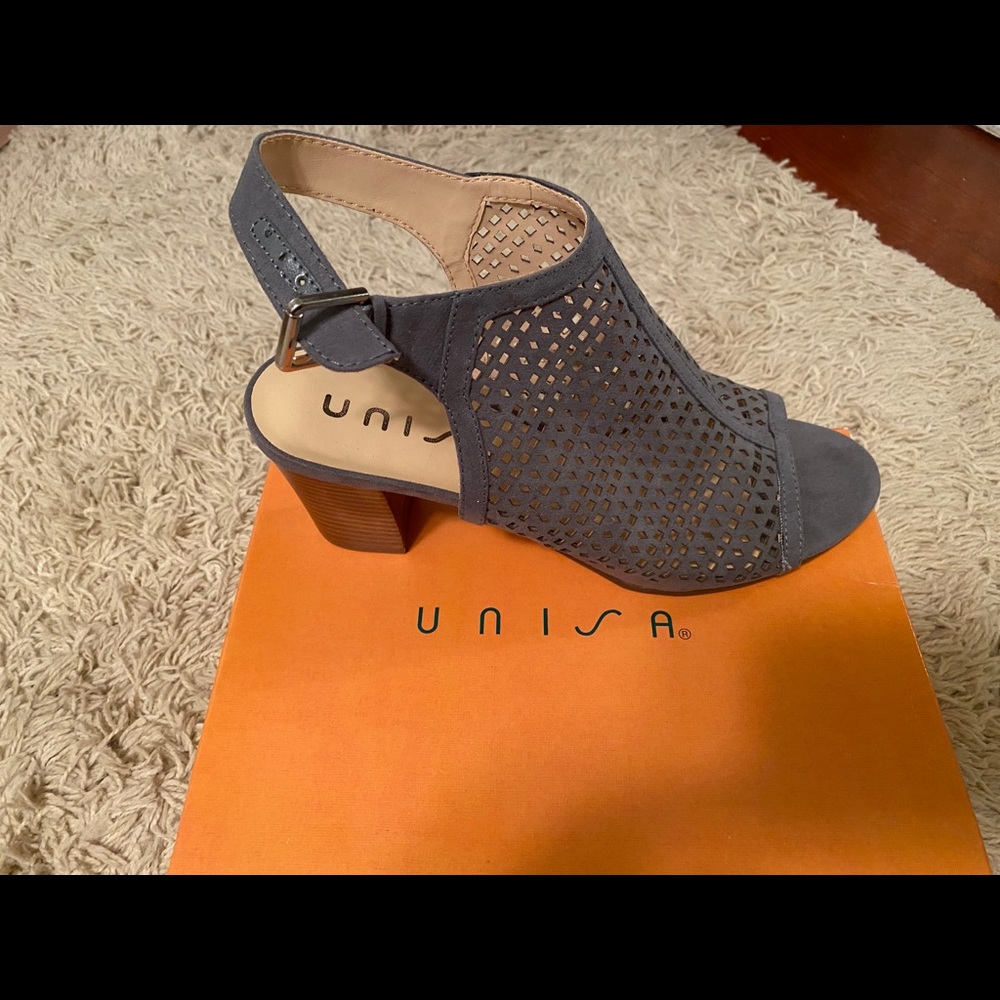 Gray Unisa Shoes Size 10